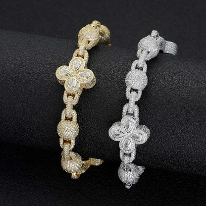 Iced Out Four-Leaf Clover Bracelet with Shiny Zircon