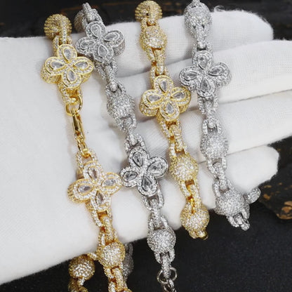 Iced Out Four-Leaf Clover Bracelet with Shiny Zircon